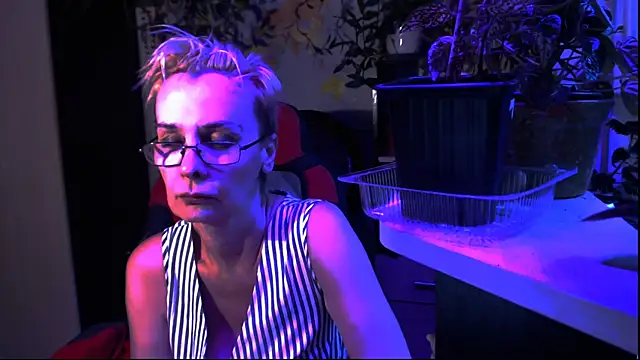 HelgaHimmell online show from July 18, 2026, 5:39 pm
