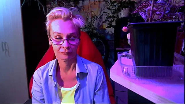 HelgaHimmell online show from July 21, 2026, 7:49 pm