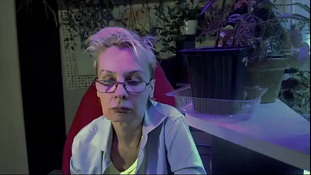 HelgaHimmell online show from July 28, 2026, 4:39 pm
