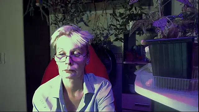 HelgaHimmell online show from August 1, 2026, 7:35 pm