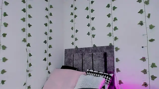 Snapshot of Miaa_Garcia chatting on July 11, 2026, 11:06 pm Miaa Garcia online show from July 11, 2026, 11:06 pm