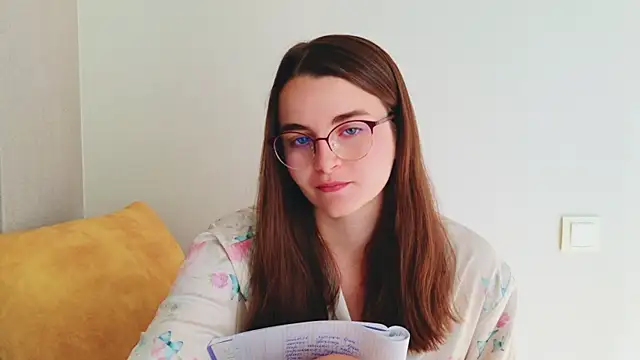 Miss Arwen online show from July 9, 2026, 6:28 am