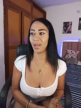 charlotte bayron02 online show from June 5, 2026, 12:17 am