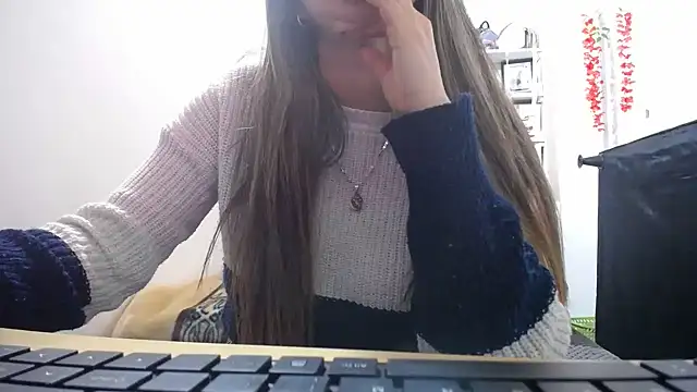 Luna girlhot  online show from June 3, 2026, 6:46 pm