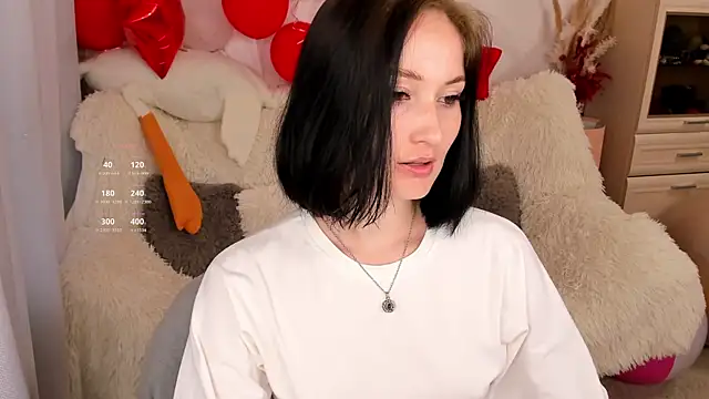 LisaMooore online show from July 2, 2026, 3:23 am
