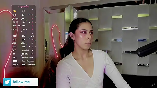 Sara Foxx1 online show from May 29, 2026, 7:12 pm