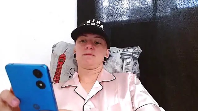 Snapshot of tomboyblue chatting on April 27, 2026, 1:53 pm tomboyblue online show from April 27, 2026, 1:53 pm