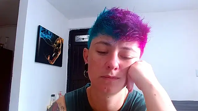 Snapshot of tomboyblue chatting on May 21, 2026, 6:04 pm tomboyblue online show from May 21, 2026, 6:04 pm