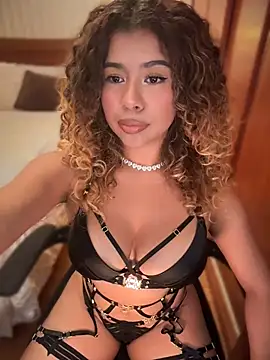 Snapshot of LEONCITA_ chatting on July 4, 2026, 9:21 pm LEONCITA online show from July 4, 2026, 9:21 pm