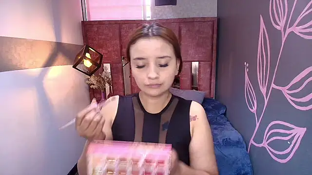 Snapshot of ZaraNolimits_ chatting on July 15, 2026, 1:05 pm ZaraNolimits online show from July 15, 2026, 1:05 pm