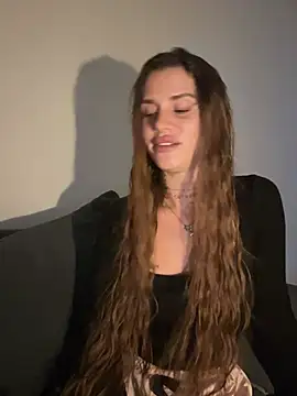Snapshot of EmiliaCatalina chatting on May 28, 2026, 11:13 pm EmiliaCatalina online show from May 28, 2026, 11:13 pm