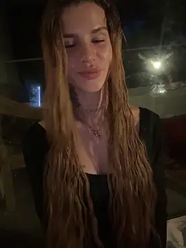 Snapshot of EmiliaCatalina chatting on June 8, 2026, 11:49 pm EmiliaCatalina online show from June 8, 2026, 11:49 pm