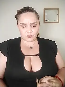 antoniamoreno82 online show from May 26, 2026, 8:27 pm