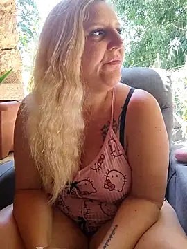 BecciDeluxe online show from May 31, 2026, 11:17 am