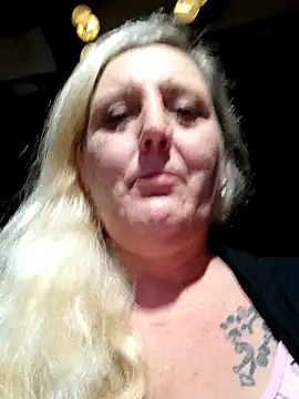 BecciDeluxe online show from June 9, 2026, 9:59 pm