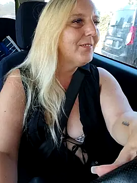 BecciDeluxe online show from July 7, 2026, 3:49 pm