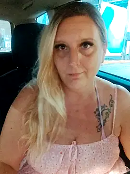 BecciDeluxe online show from July 10, 2026, 8:44 pm
