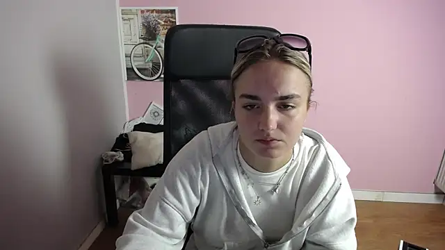 viktoria lovely online show from July 21, 2026, 7:00 am