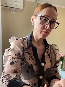 LauraDavis online show from June 30, 2026, 12:50 pm