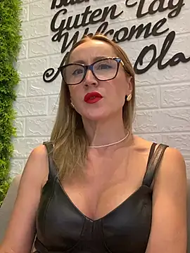 LauraDavis online show from July 16, 2026, 10:32 am