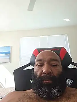 Bearhoney843 online show from August 5, 2026, 8:55 pm