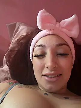 Snapshot of Anniespears chatting on July 19, 2026, 9:35 am Anniespears online show from July 19, 2026, 9:35 am