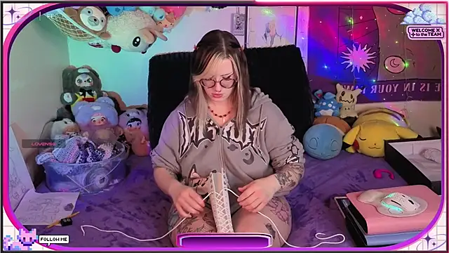 Snapshot of AmbrosiaKitty chatting on July 9, 2026, 9:24 am AmbrosiaKitty online show from July 9, 2026, 9:24 am