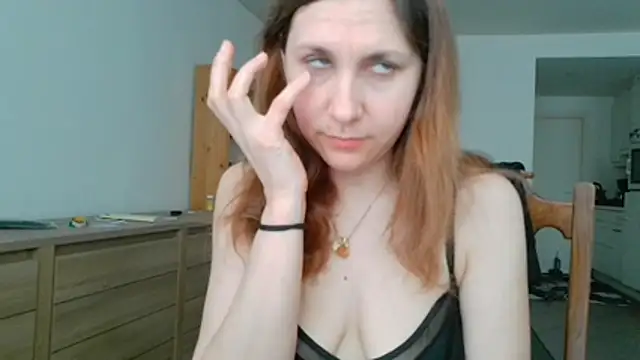 JasmineGlamour online show from May 14, 2026, 12:45 pm