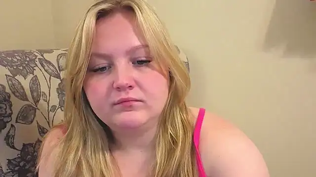Snapshot of PhatAssBlond chatting on April 18, 2026, 5:17 pm PhatAssBlond online show from April 18, 2026, 5:17 pm