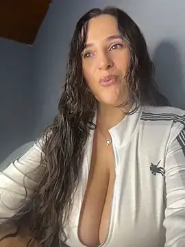 Taylortits online show from August 5, 2026, 9:39 pm