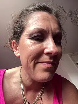 Snapshot of Lwhite1 chatting on June 18, 2026, 3:27 pm Lwhite1 online show from June 18, 2026, 3:27 pm