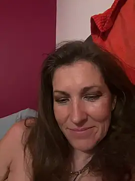 Snapshot of Lwhite1 chatting on June 27, 2026, 12:37 am Lwhite1 online show from June 27, 2026, 12:37 am