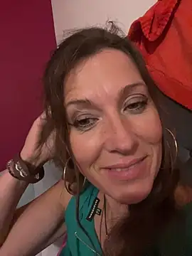 Snapshot of Lwhite1 chatting on June 29, 2026, 10:54 pm Lwhite1 online show from June 29, 2026, 10:54 pm