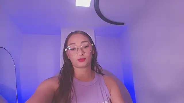 Snapshot of vale_ross_ chatting on April 21, 2026, 3:02 am vale ross online show from April 21, 2026, 3:02 am
