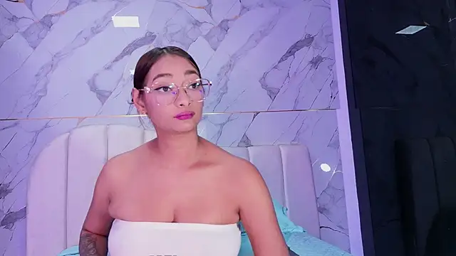 Snapshot of vale_ross_ chatting on May 3, 2026, 3:12 am vale ross online show from May 3, 2026, 3:12 am