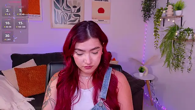 Snapshot of ViolettCastel chatting on April 21, 2026, 10:56 pm ViolettCastel online show from April 21, 2026, 10:56 pm