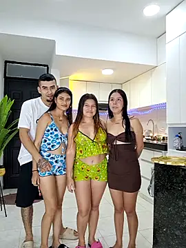 Snapshot of royalgirls_x chatting on May 7, 2026, 1:11 am royalgirls x online show from May 7, 2026, 1:11 am