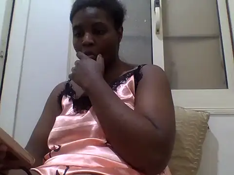 Snapshot of queenzuena chatting on May 8, 2026, 9:53 pm queenzuena online show from May 8, 2026, 9:53 pm