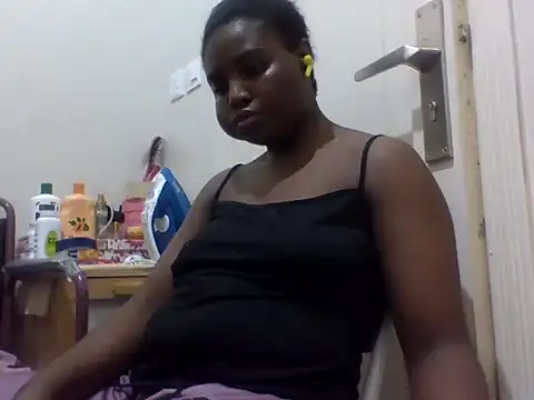 Snapshot of queenzuena chatting on May 21, 2026, 8:49 pm queenzuena online show from May 21, 2026, 8:49 pm