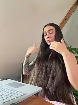 emiliasommer online show from July 13, 2026, 2:09 pm