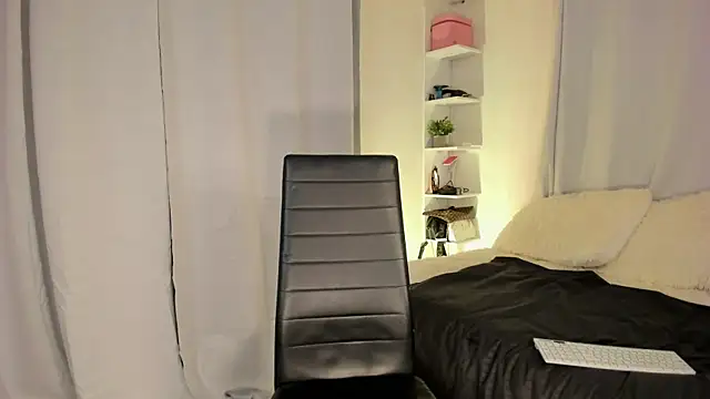 Snapshot of cami_cruzz chatting on July 7, 2026, 8:35 pm cami cruzz online show from July 7, 2026, 8:35 pm