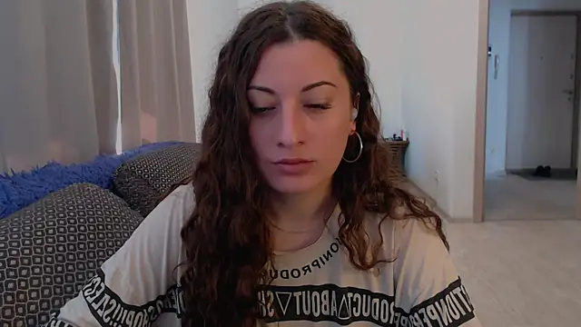 Snapshot of Helen_Adams_ chatting on July 11, 2026, 6:27 am Helen Adams online show from July 11, 2026, 6:27 am
