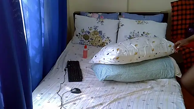 sweet darlli online show from June 14, 2026, 7:54 am