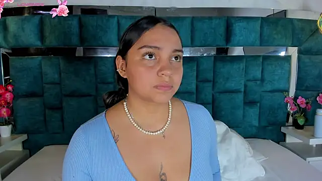 Abril Gomez06 online show from May 22, 2026, 8:14 pm