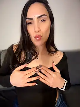 Snapshot of alessandra-a chatting on July 2, 2026, 3:17 am alessandra-a online show from July 2, 2026, 3:17 am