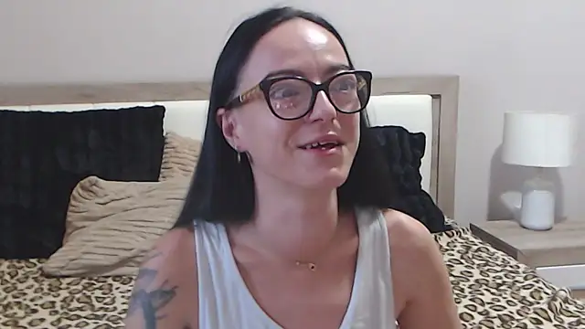 Snapshot of IzabelllNoir chatting on June 16, 2026, 7:44 am IzabelllNoir online show from June 16, 2026, 7:44 am