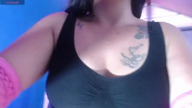 vitoria23  online show from April 27, 2026, 1:31 pm