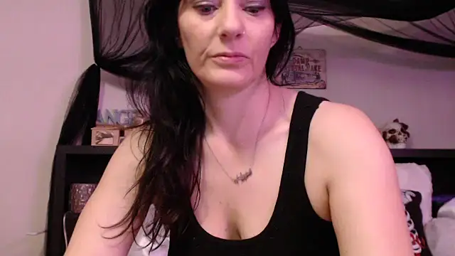 Snapshot of CrystalLakeXO chatting on June 21, 2026, 4:59 am CrystalLakeXO online show from June 21, 2026, 4:59 am