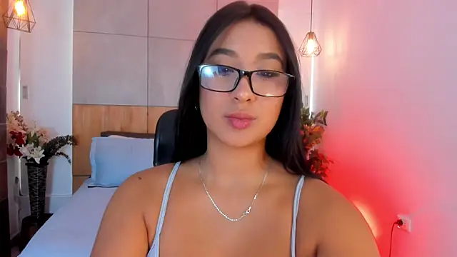 BellaHarllow online show from June 24, 2026, 8:08 pm
