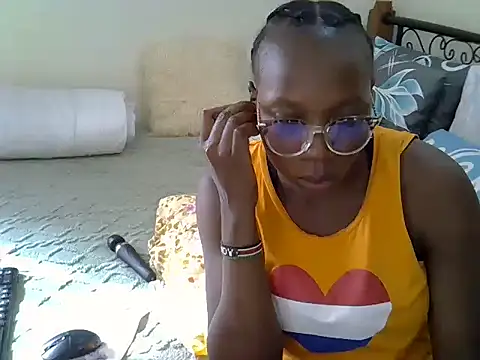 Sweet Bear online show from May 31, 2026, 1:18 pm